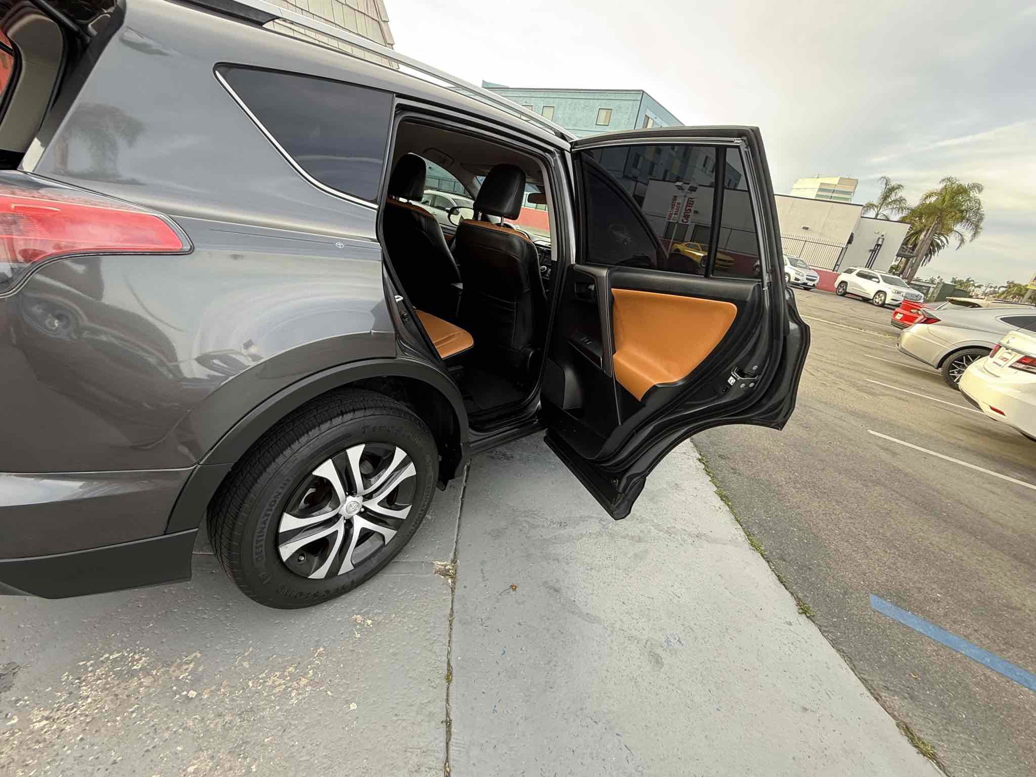 Used 2017 Toyota RAV4 LE image 44