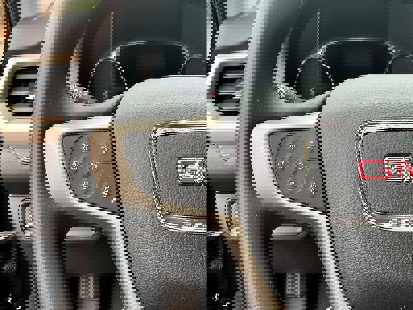 Used 2023 GMC Acadia Denali w/ Denali Ultimate Package AWD/4WD image 24