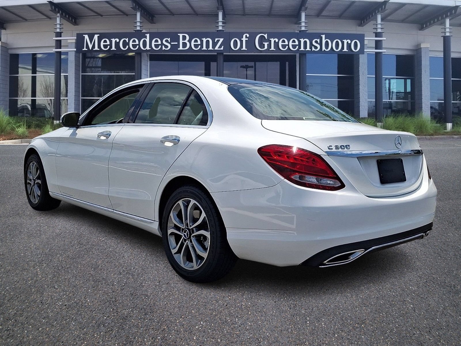 Used 2016 Mercedes-Benz C 300 4MATIC Sedan image 4