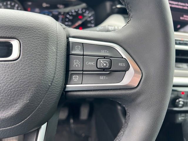 Used 2025 Jeep Compass Limited AWD/4WD image 15