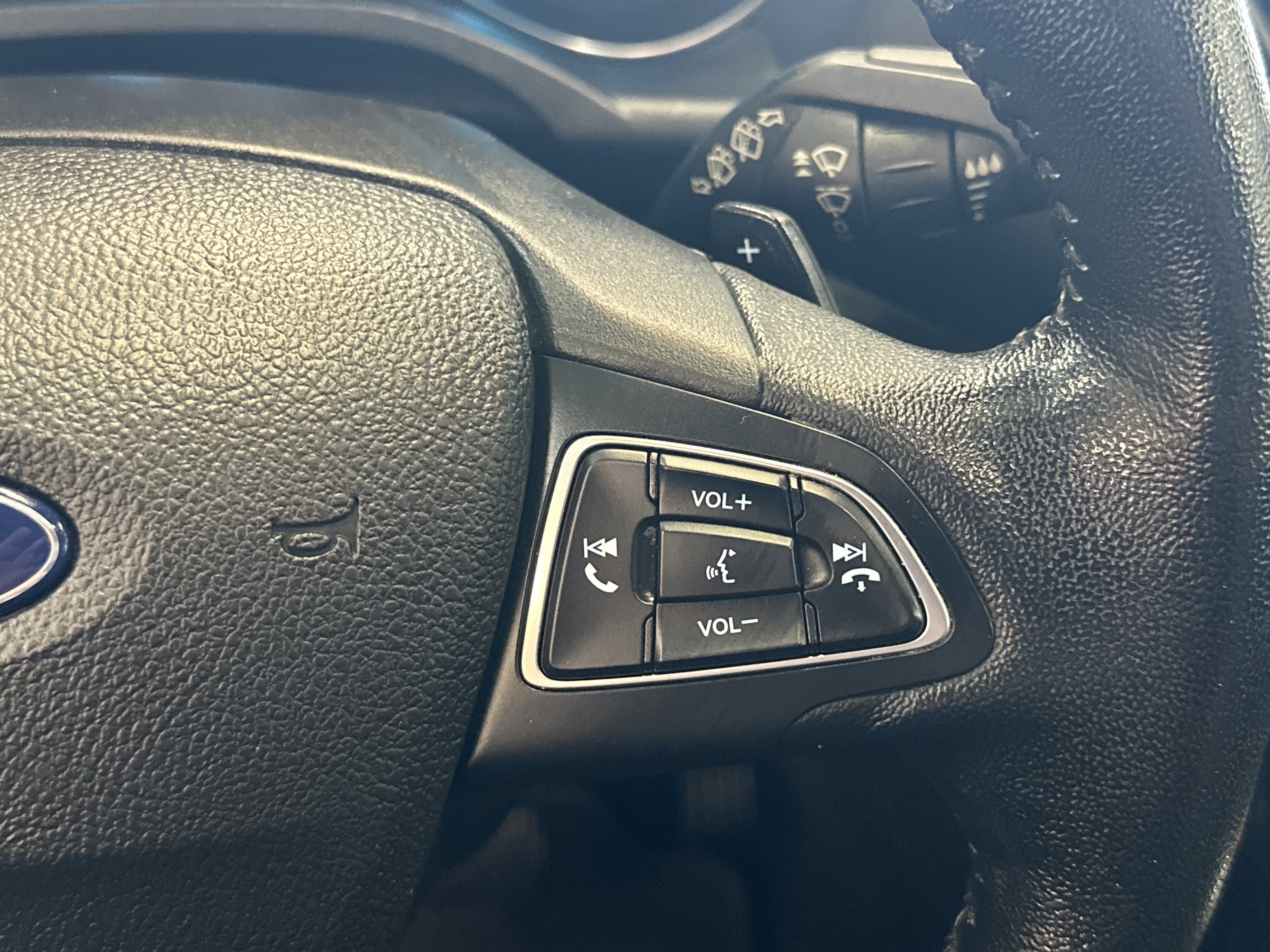 Used 2017 Ford Escape Titanium image 33