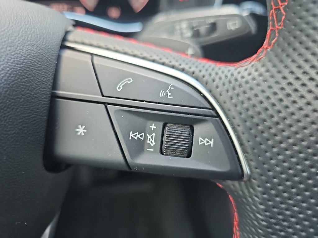 Used 2025 Audi SQ8 Prestige AWD/4WD image 25