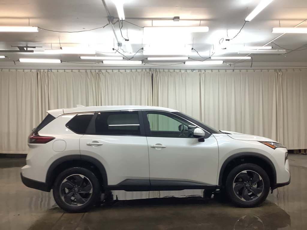 Used 2024 Nissan Rogue SV image 5