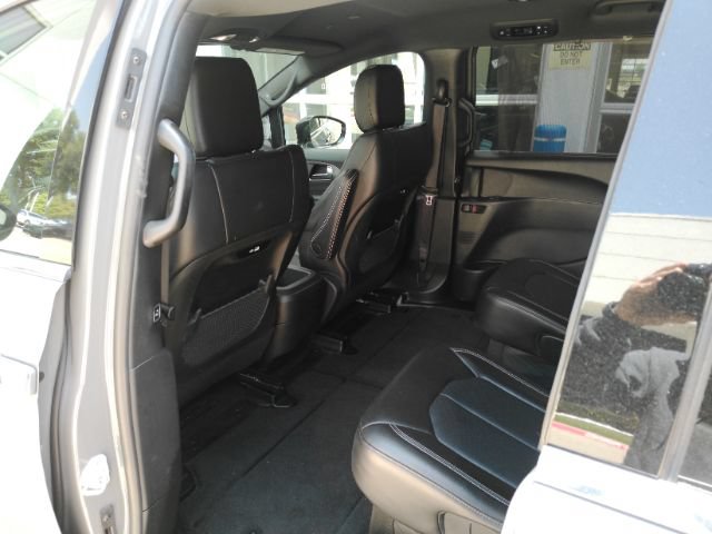 Used 2025 Chrysler Pacifica Select FWD image 20