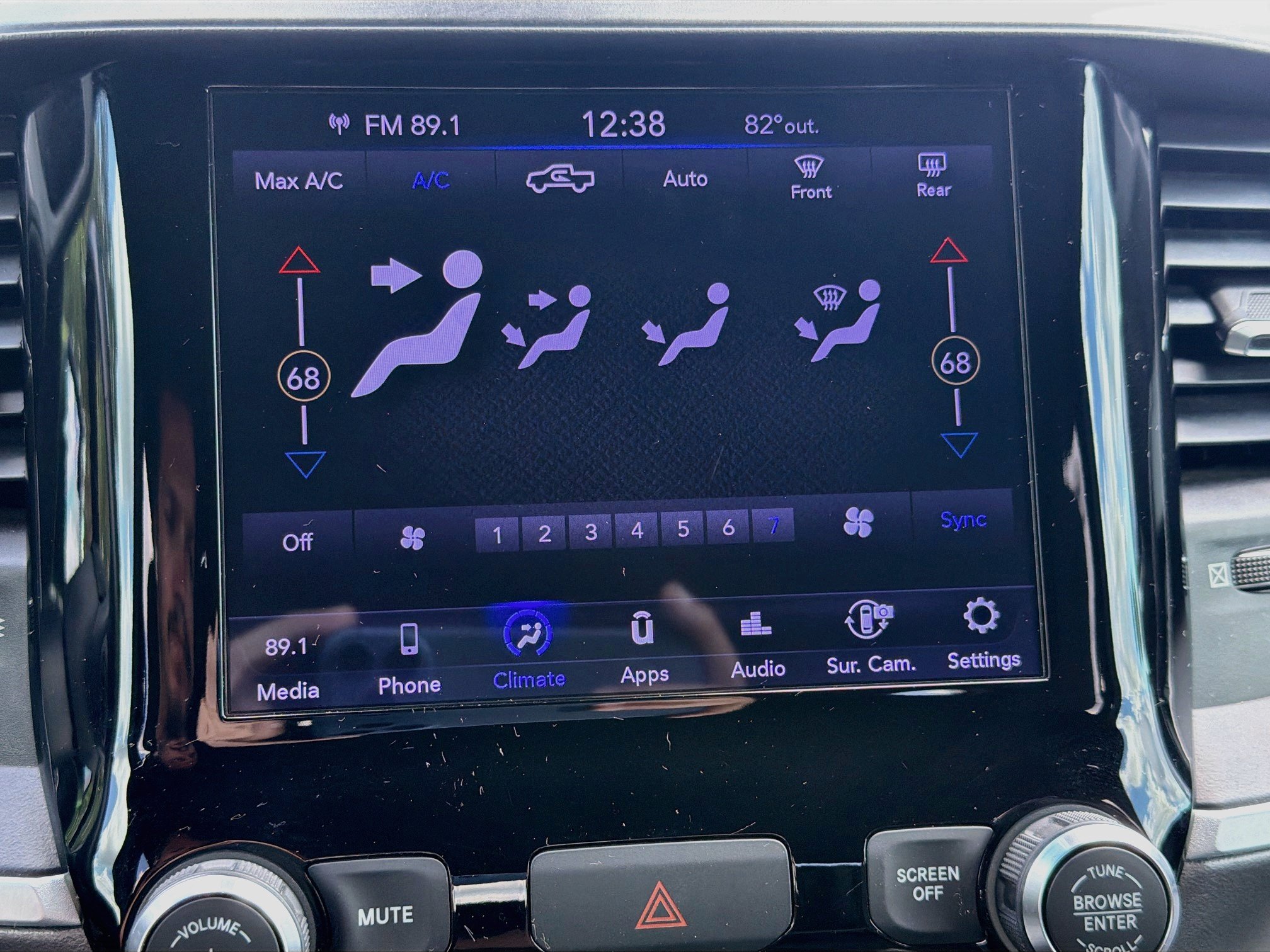 Used 2021 RAM 1500 4x4 Crew Cab image 32