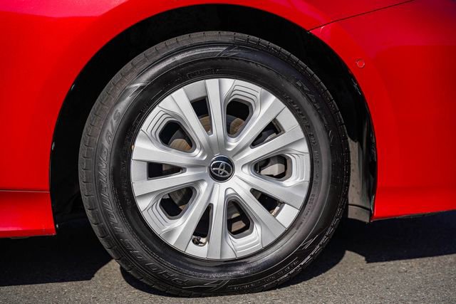 Used 2022 Toyota Prius LE image 10