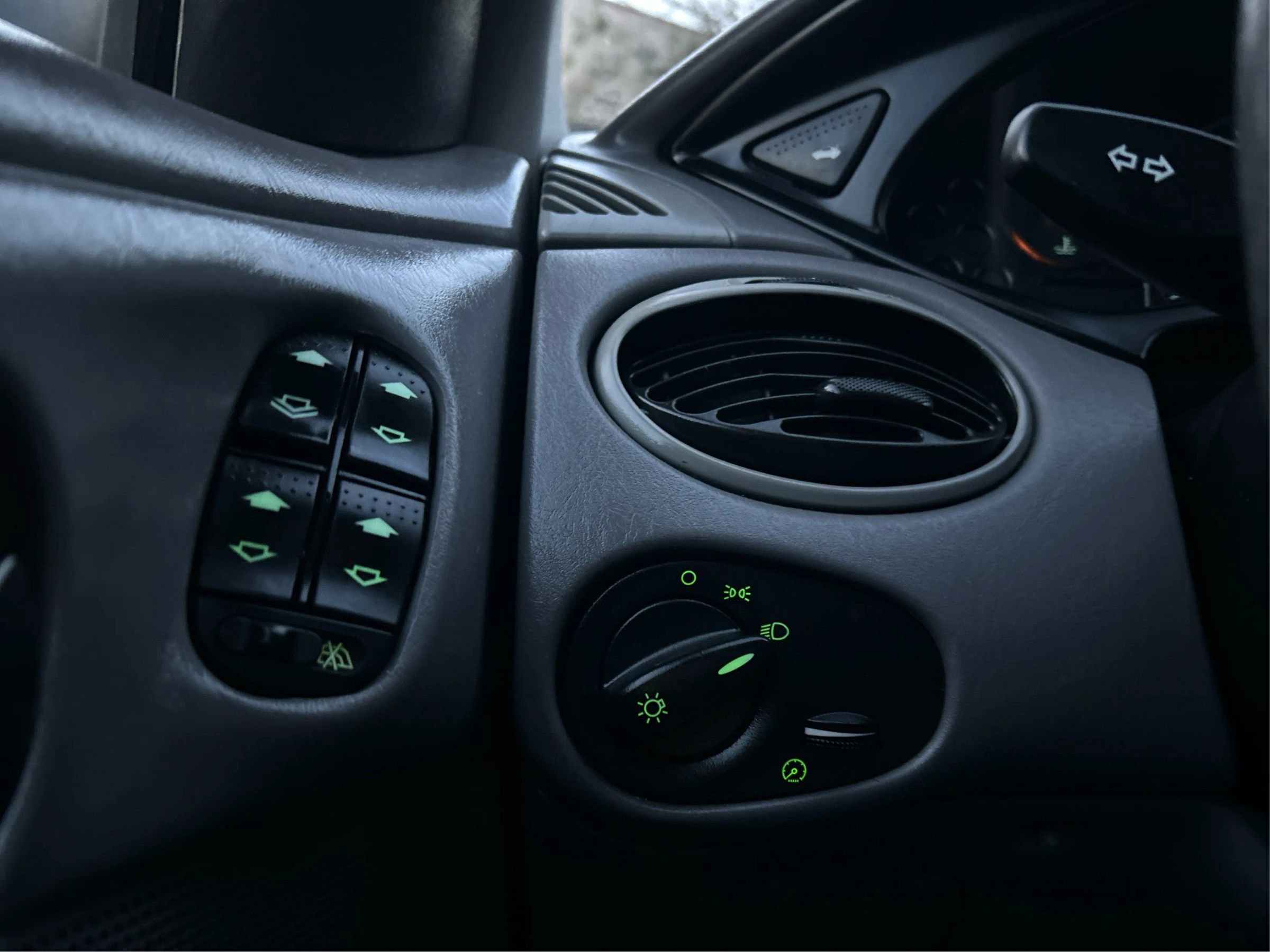 Used 2004 Ford Focus ZTS image 24