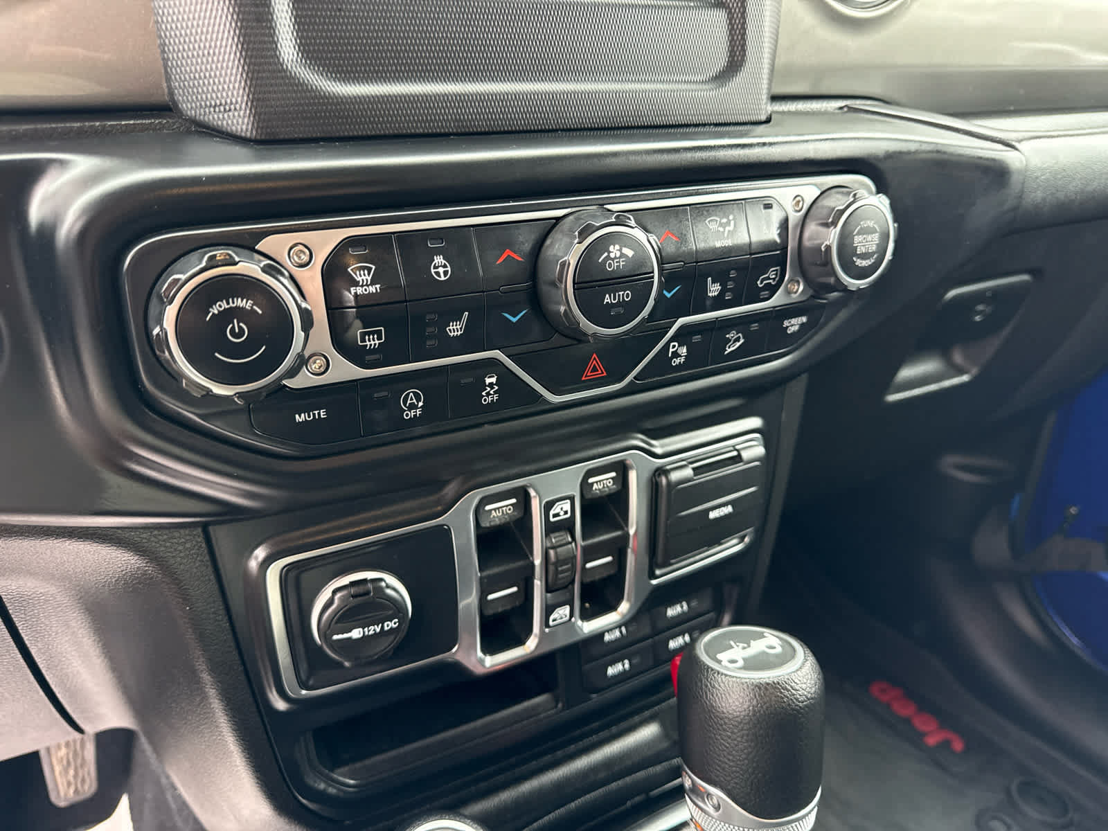 Used 2019 Jeep Wrangler Unlimited Sahara w/ Safety Group AWD/4WD image 17