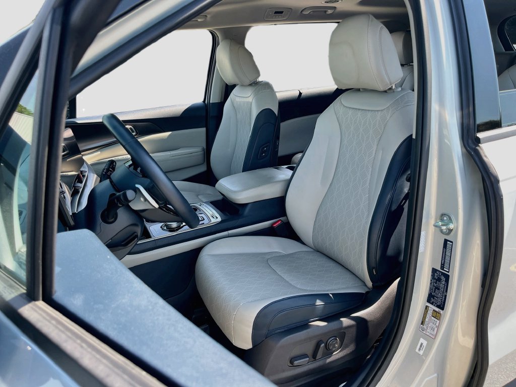 Used 2025 Kia Carnival SX w/ SX Dark Edition Package FWD image 20
