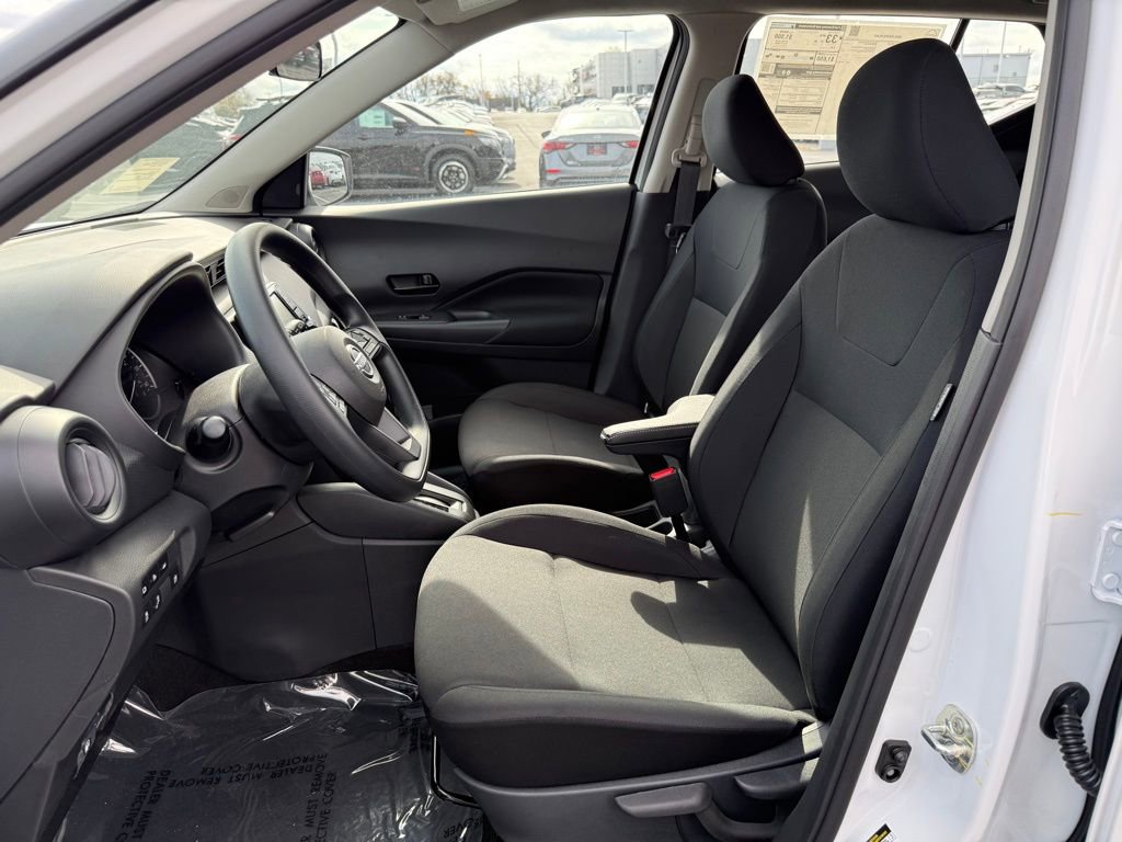 New 2025 Nissan Kicks Play S image 4