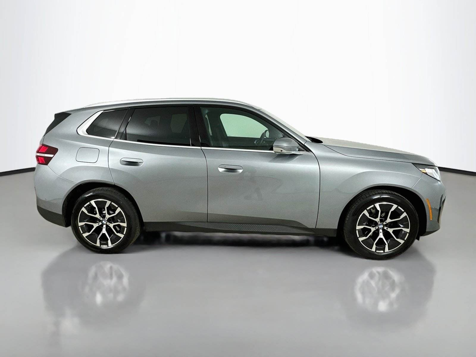Used 2026 BMW X3 xDrive30i w/ Premium Package AWD/4WD image 4
