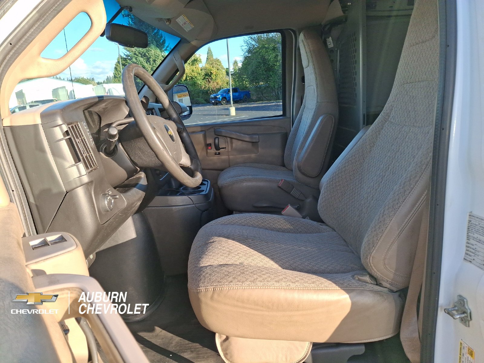 Used 2017 Chevrolet Express 2500 Extended RWD image 16