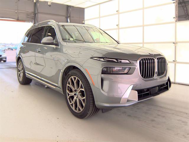 Used 2025 BMW X7 xDrive40i w/ Premium Package AWD/4WD image 3