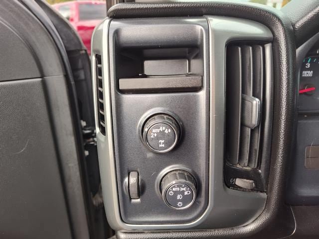 Used 2018 Chevrolet Silverado 1500 LT w/ All Star Edition AWD/4WD image 24