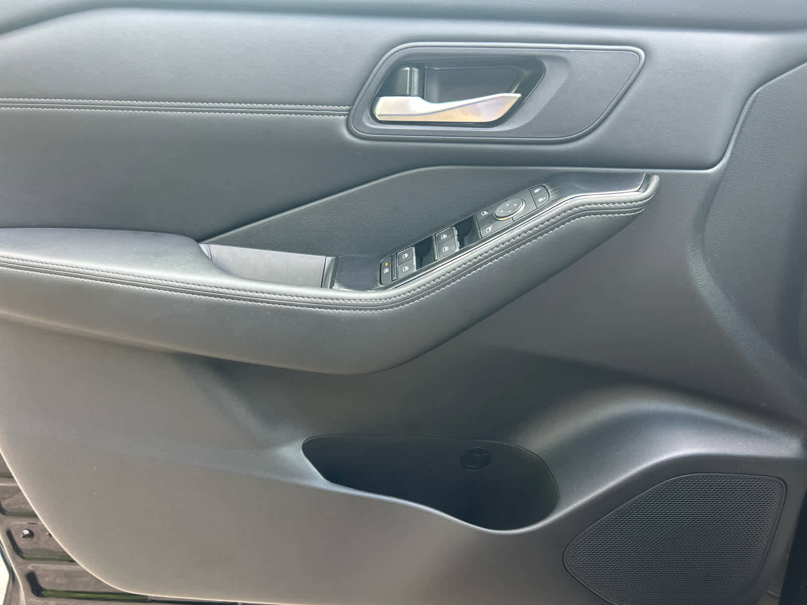 Used 2024 Nissan Rogue SL image 17