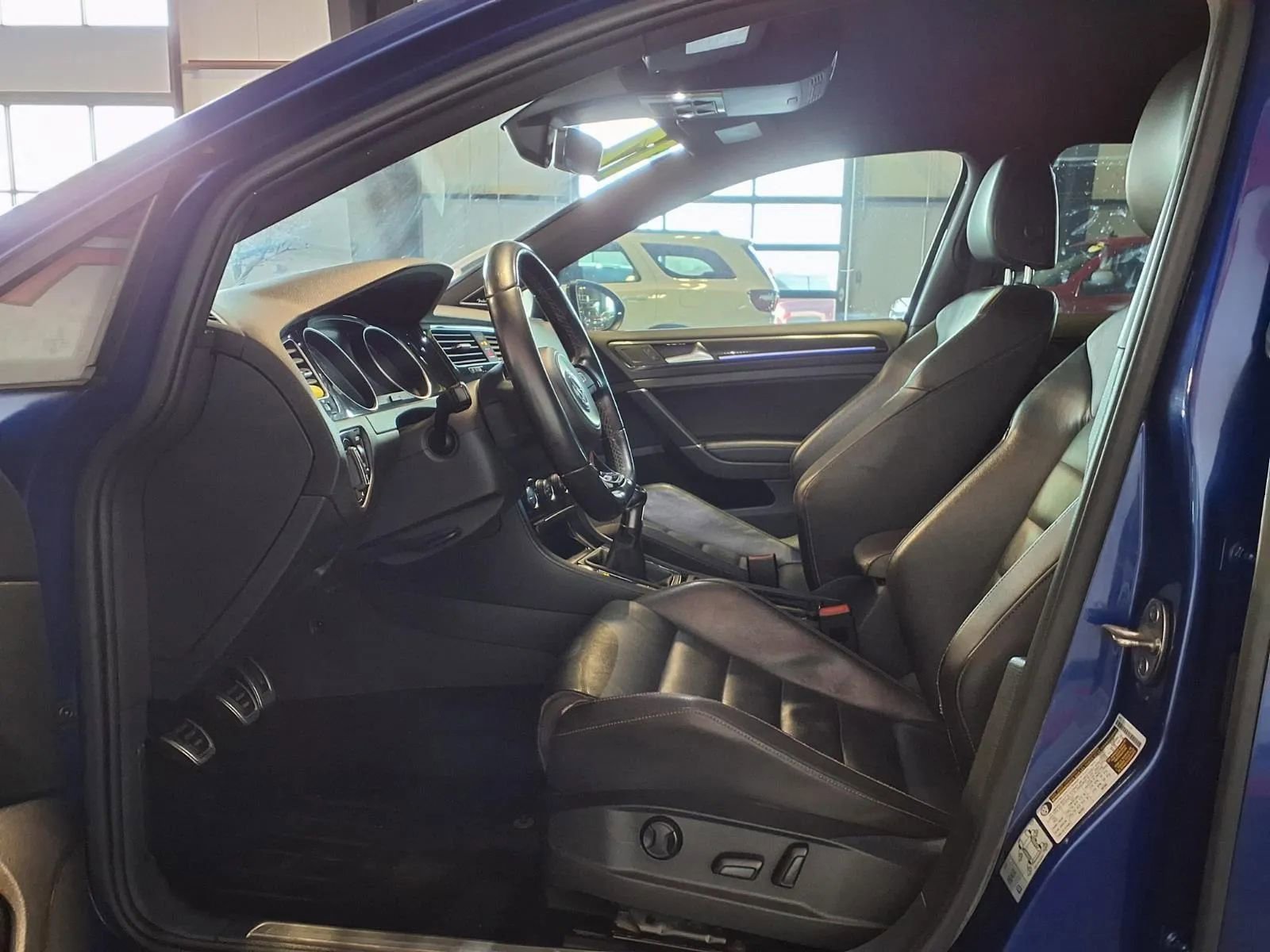 Used 2017 Volkswagen Golf R 4-Door image 15