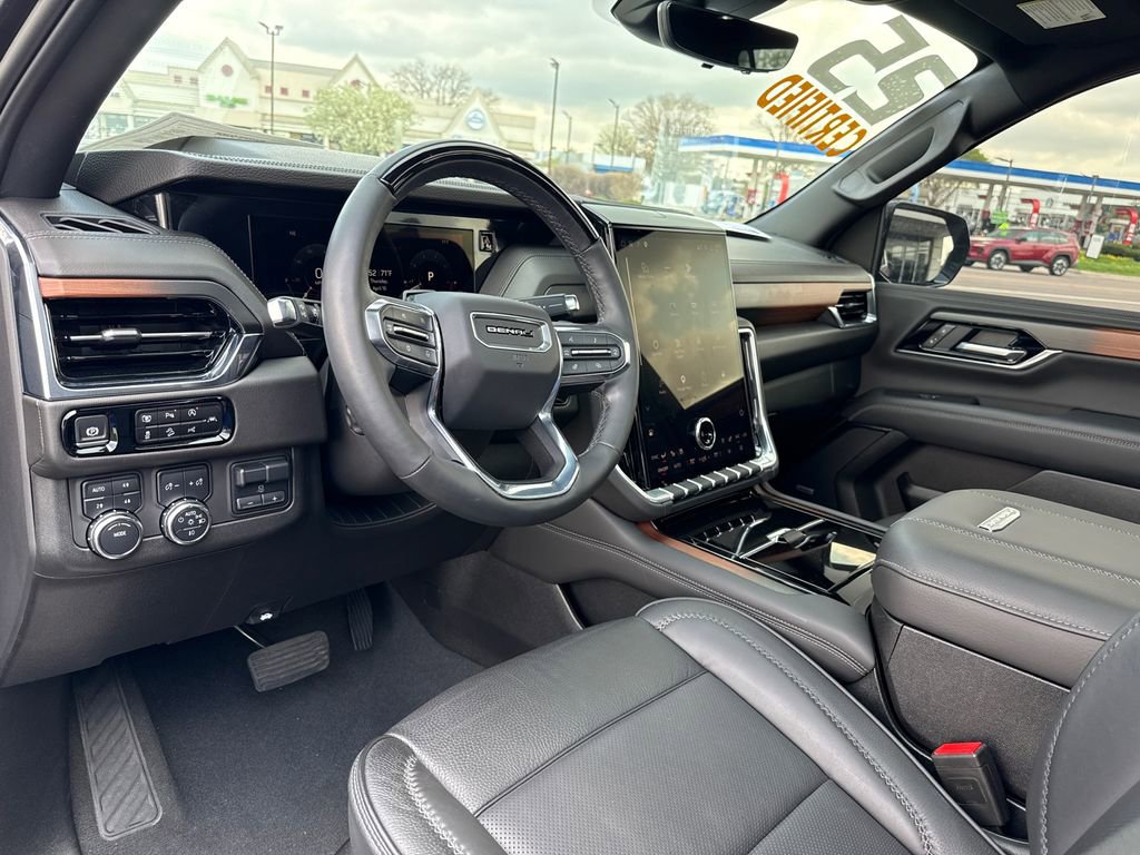 Certified 2025 GMC Yukon XL Denali w/ Denali Reserve Package image 18