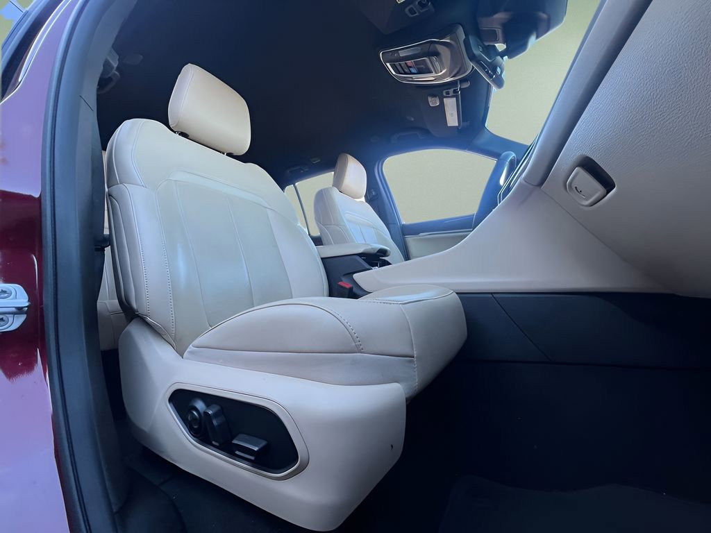 Used 2023 Jeep Grand Cherokee Limited w/ Luxury Tech Group II image 24