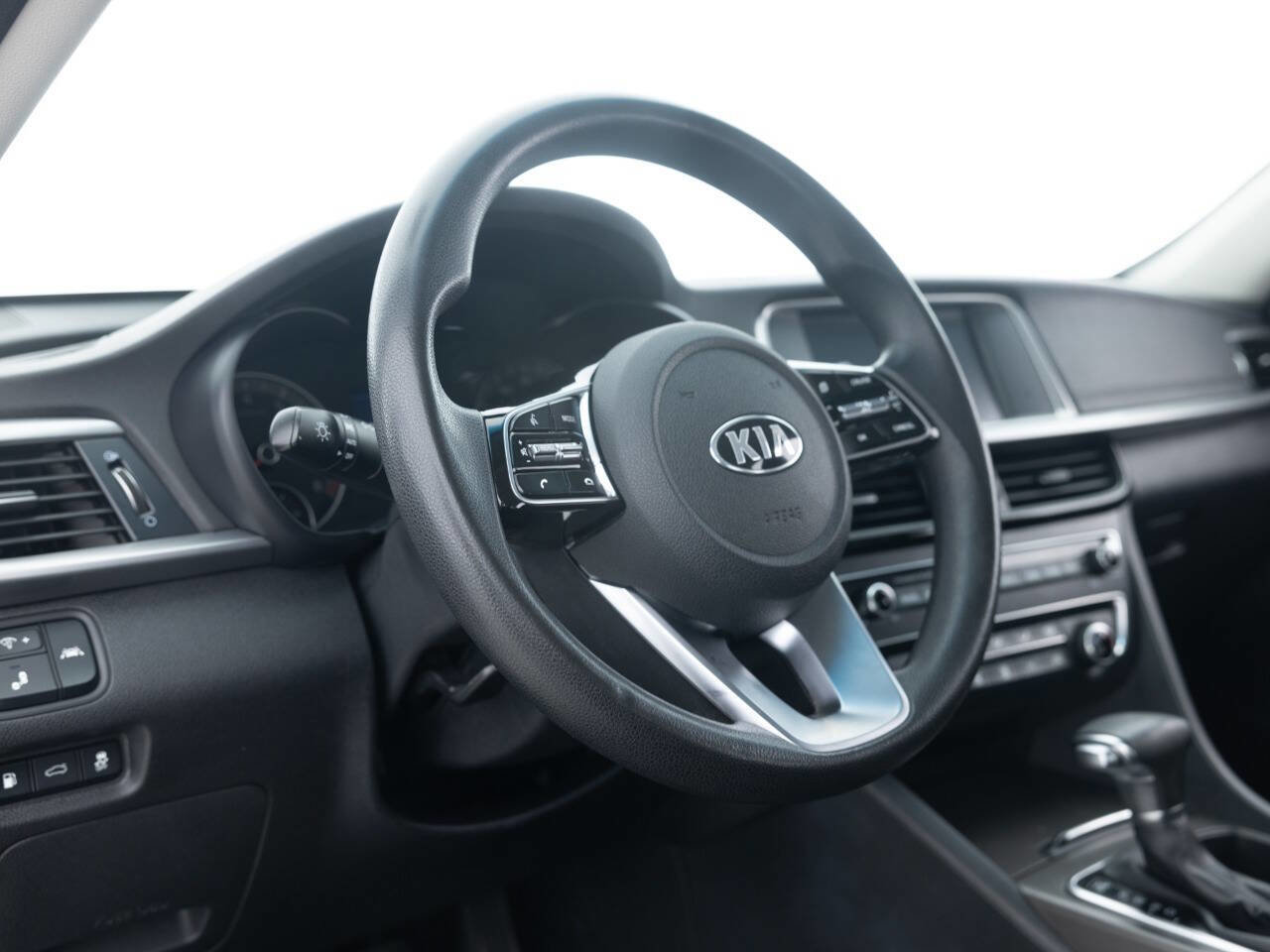 Used 2020 Kia Optima LX image 23