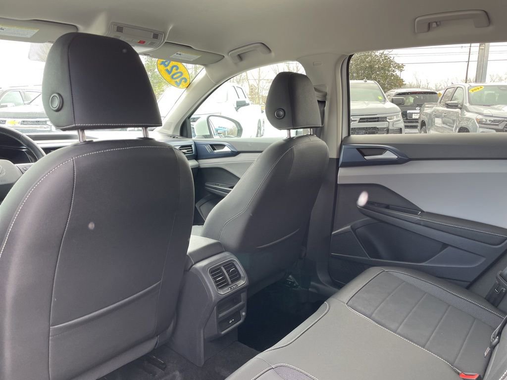 Used 2024 Volkswagen Taos SE image 42