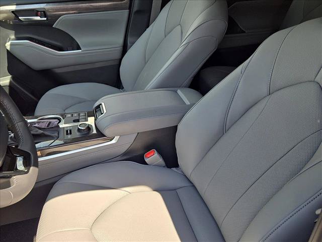 New 2026 Toyota Highlander Limited AWD/4WD image 4