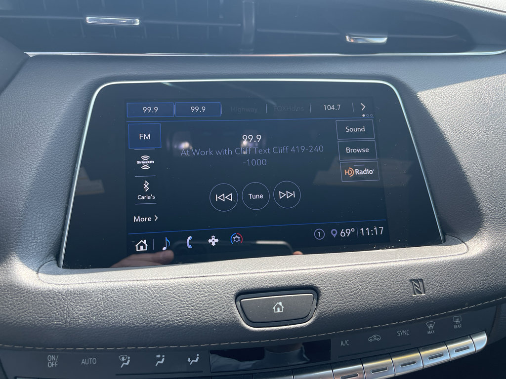 Used 2020 Cadillac XT4 Premium Luxury w/ Cold Weather Package AWD/4WD image 19