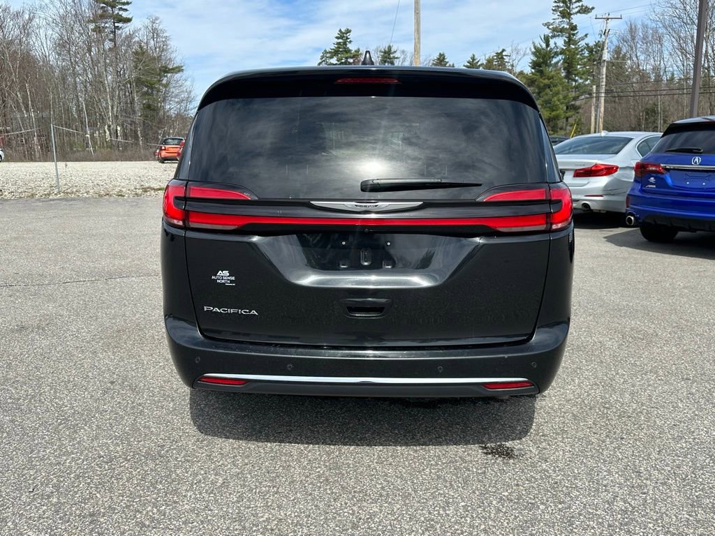 Used 2023 Chrysler Pacifica Touring-L FWD image 4