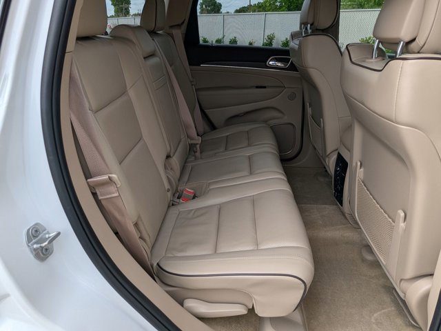 Used 2017 Jeep Grand Cherokee Overland w/ Jeep Active Safety Group AWD/4WD image 20