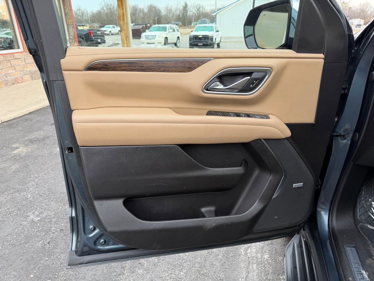 Used 2021 Chevrolet Tahoe Premier w/ Premium Package image 13