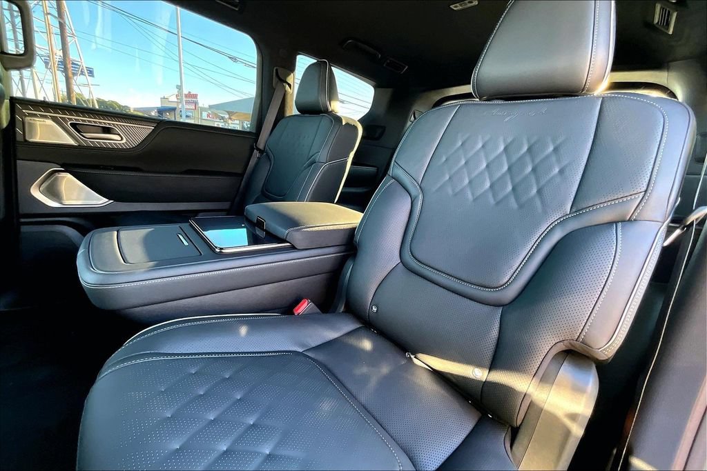 Used 2026 INFINITI QX80 Autograph w/ Premium Cargo Package AWD/4WD image 12