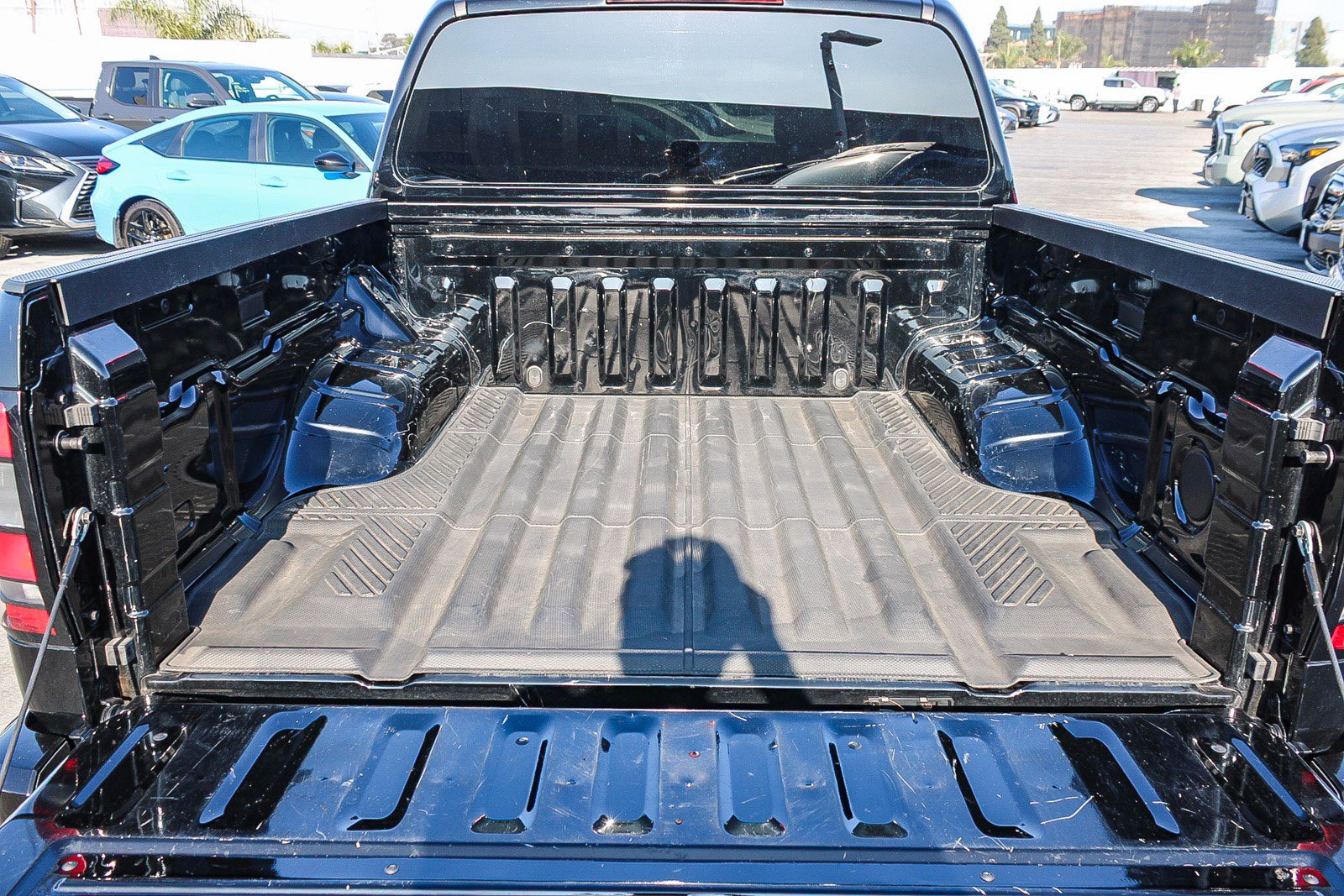 Used 2024 Nissan Frontier SV image 26