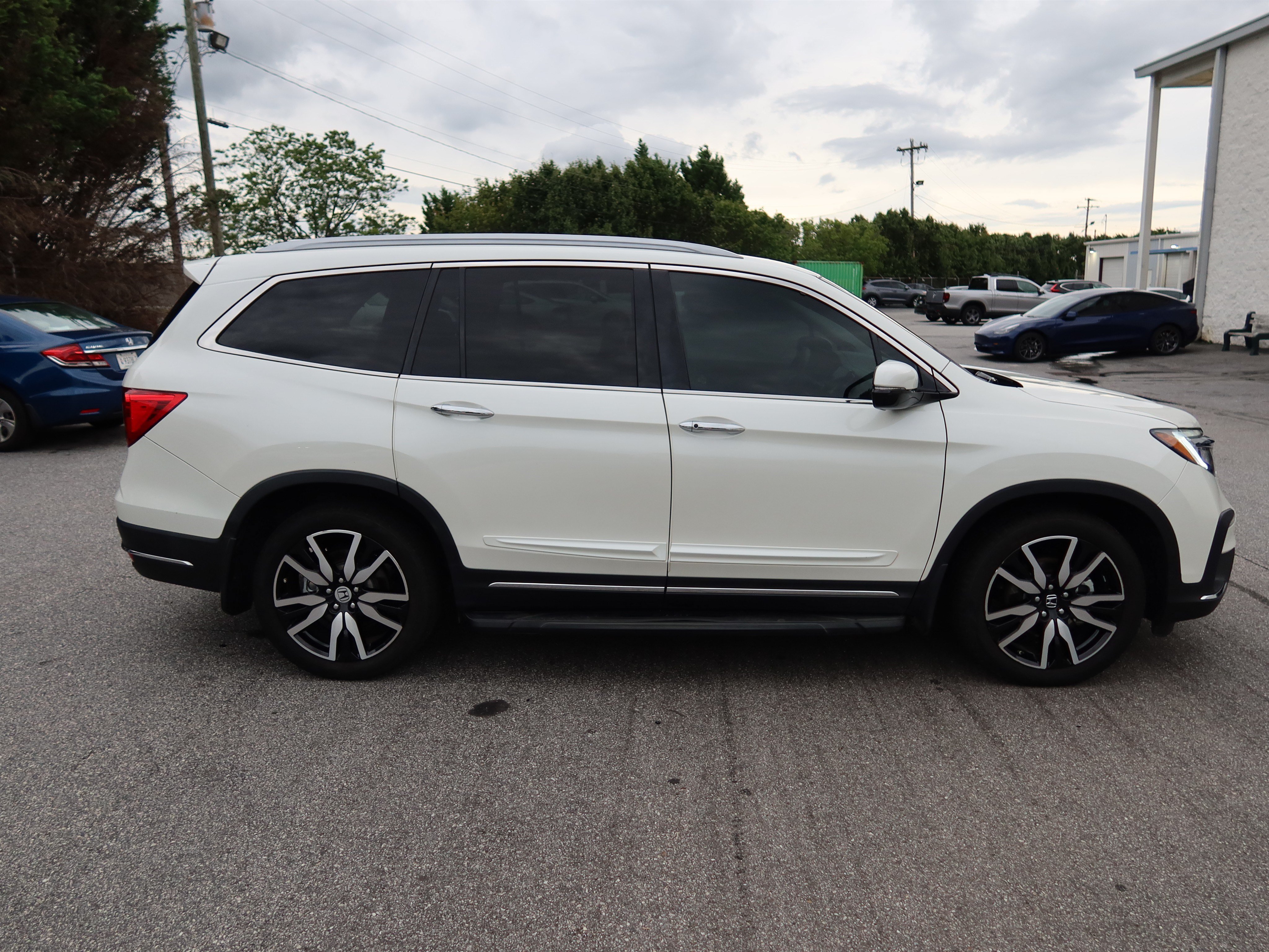 Used 2019 Honda Pilot Elite image 3