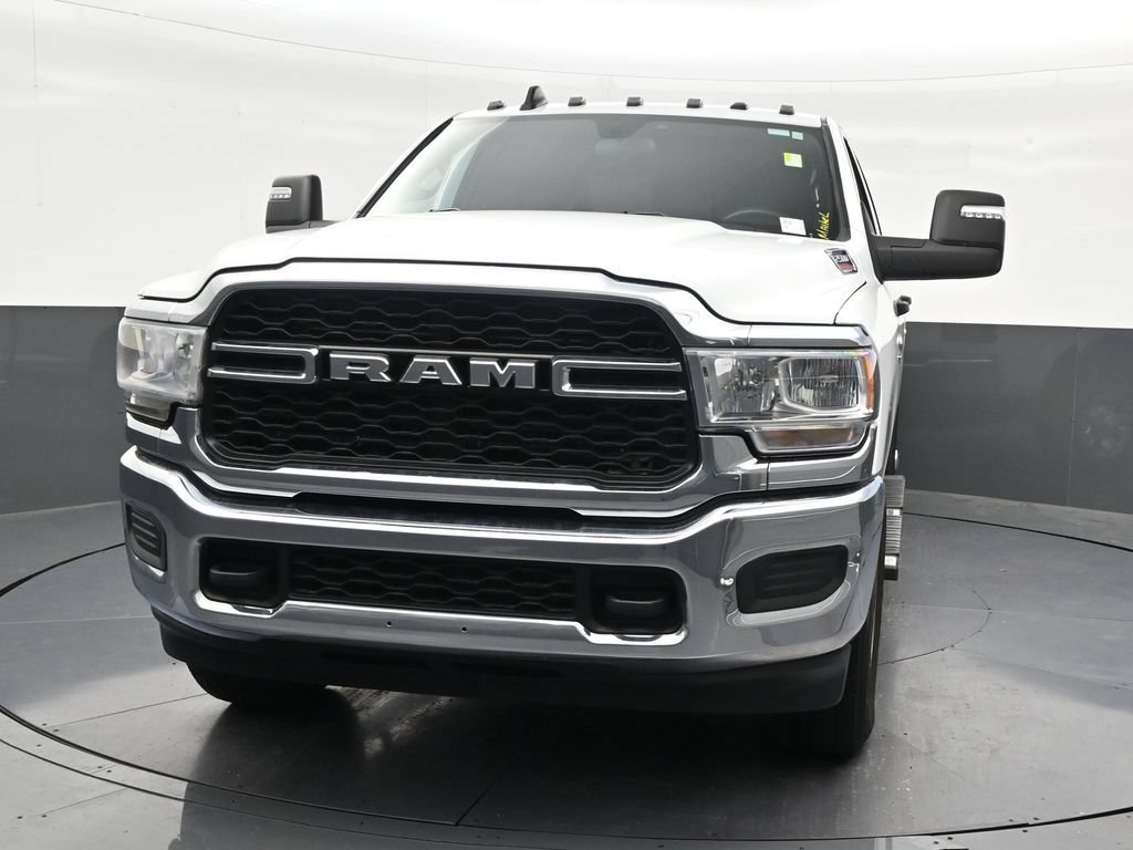 Used 2024 RAM 2500 Tradesman w/ Chrome Appearance Group AWD/4WD image 9