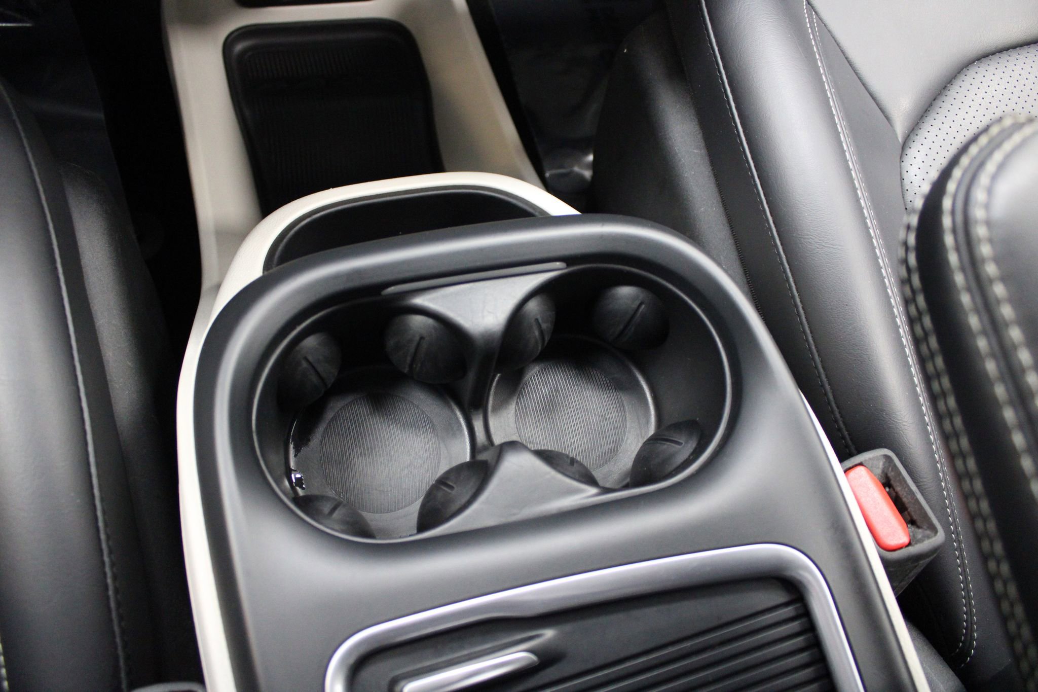 Used 2024 Chrysler Pacifica Select image 32