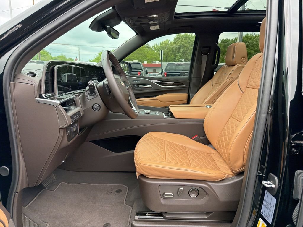 Used 2024 Cadillac Escalade ESV Sport AWD/4WD image 8