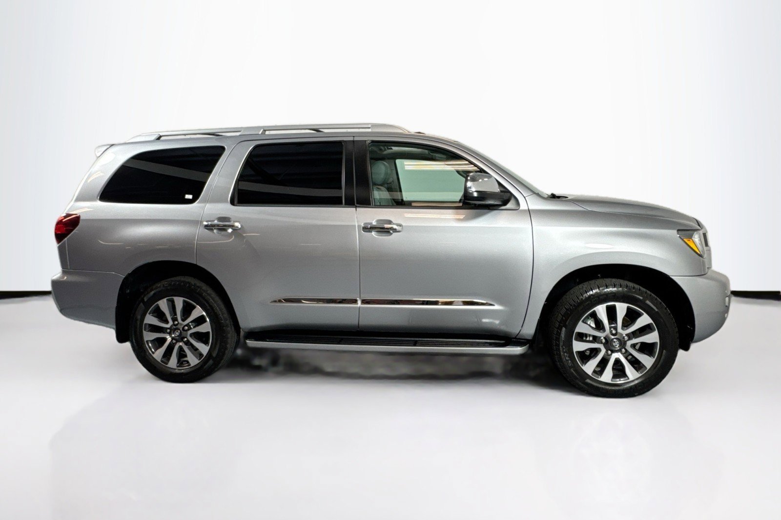 Used 2019 Toyota Sequoia Limited w/ Safety & Convenience Package AWD/4WD image 4