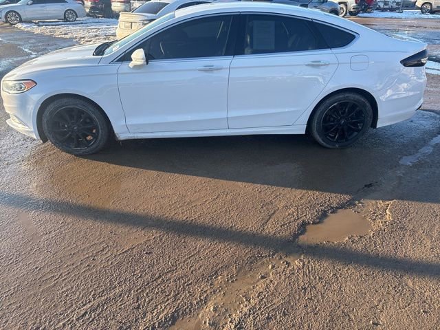 Used 2017 Ford Fusion SE w/ Fusion SE Technology Package image 10