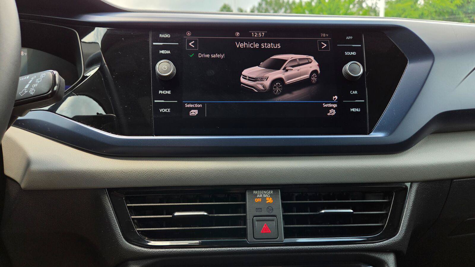 Certified 2023 Volkswagen Taos SE w/ Panoramic Sunroof Package FWD image 33