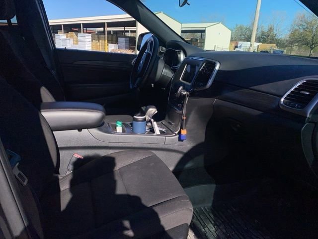 Used 2021 Jeep Grand Cherokee Laredo image 6