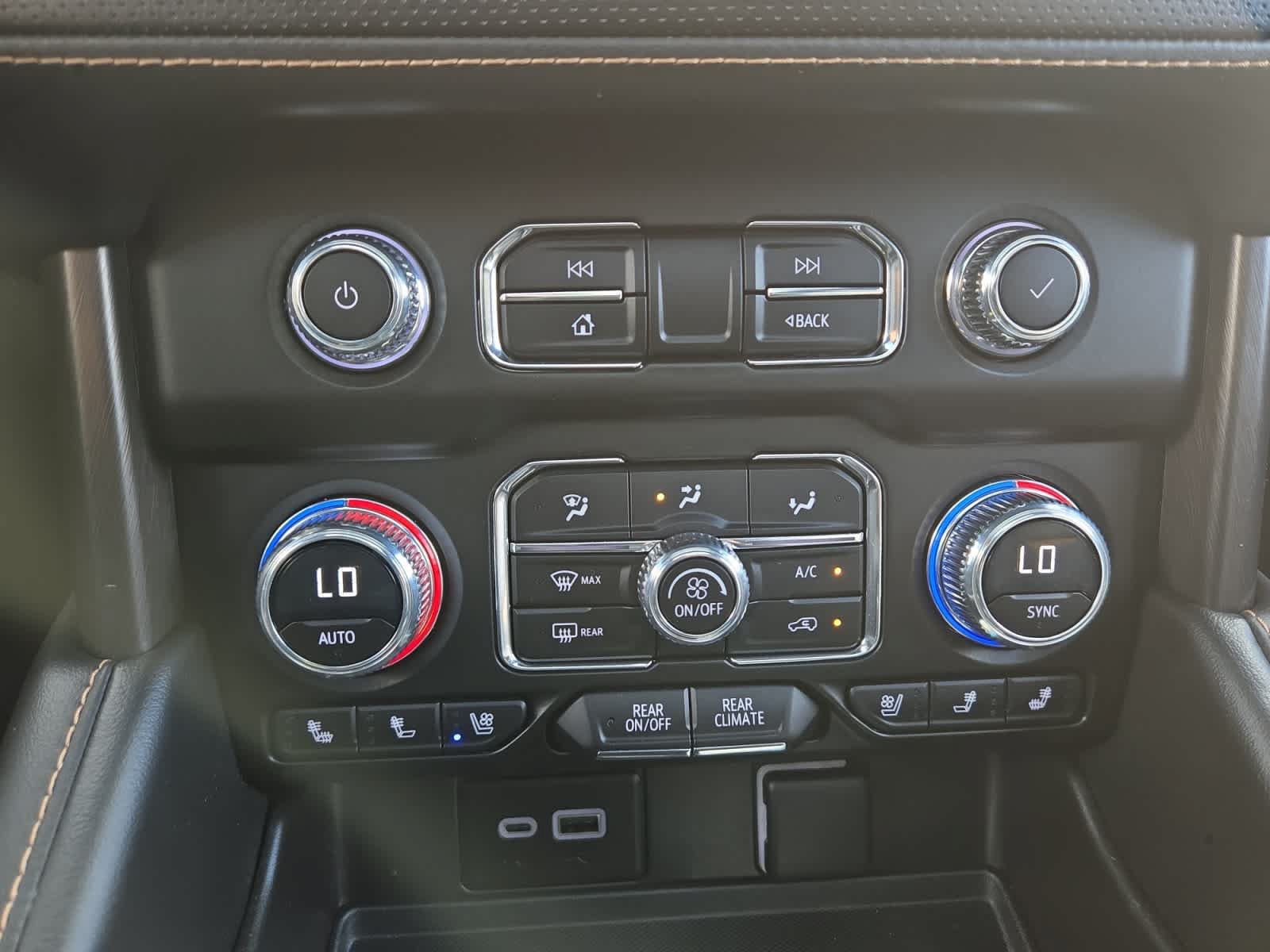 Used 2023 GMC Yukon AT4 w/ AT4 Premium Package AWD/4WD image 36