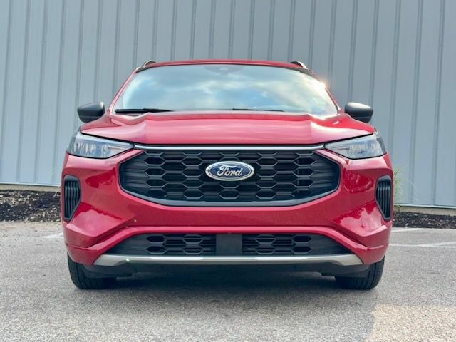 Used 2024 Ford Escape ST-Line w/ Tech Pack #1 FWD image 3