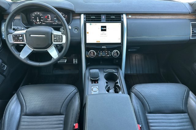 Certified 2025 Land Rover Discovery Dynamic SE AWD/4WD image 12