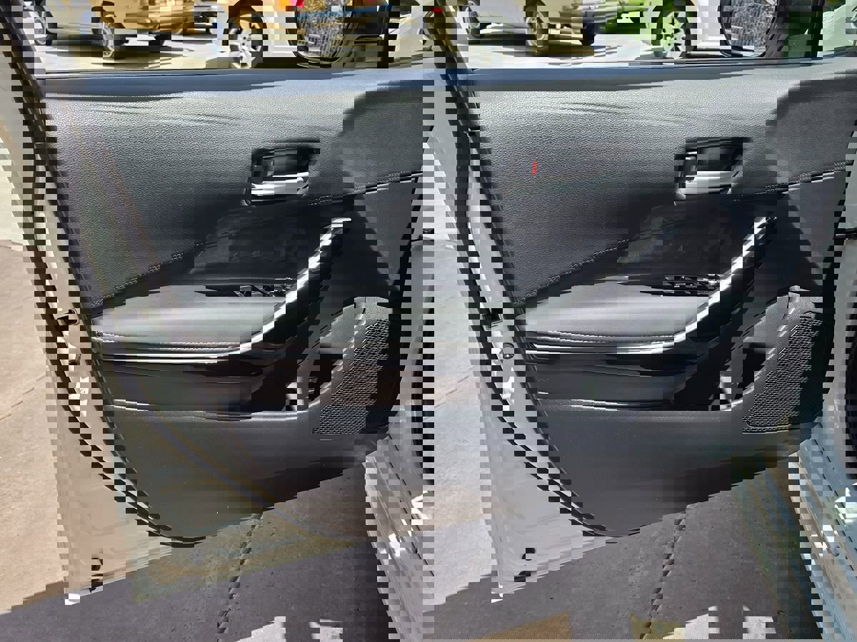 Used 2020 Toyota Corolla XLE FWD image 26