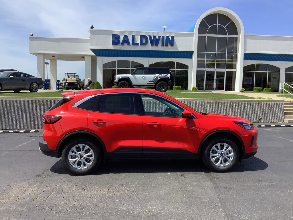 Used 2024 Ford Escape Active w/ Tech Pack #2 AWD/4WD image 8