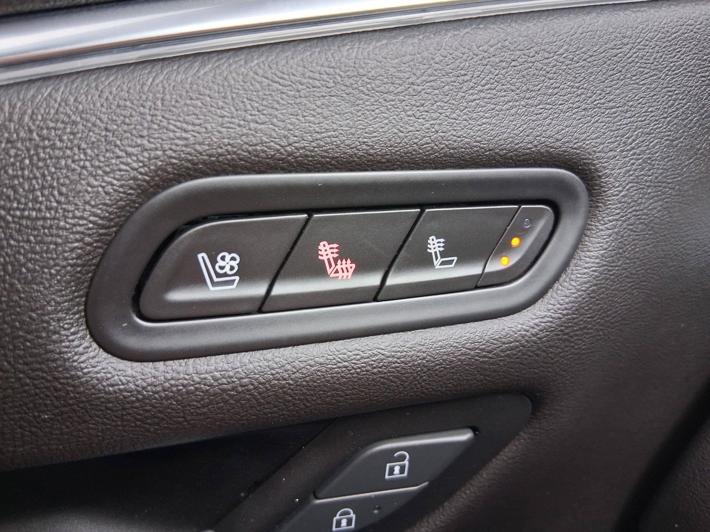 Used 2022 Cadillac Escalade ESV Premium Luxury w/ Performance Package image 18