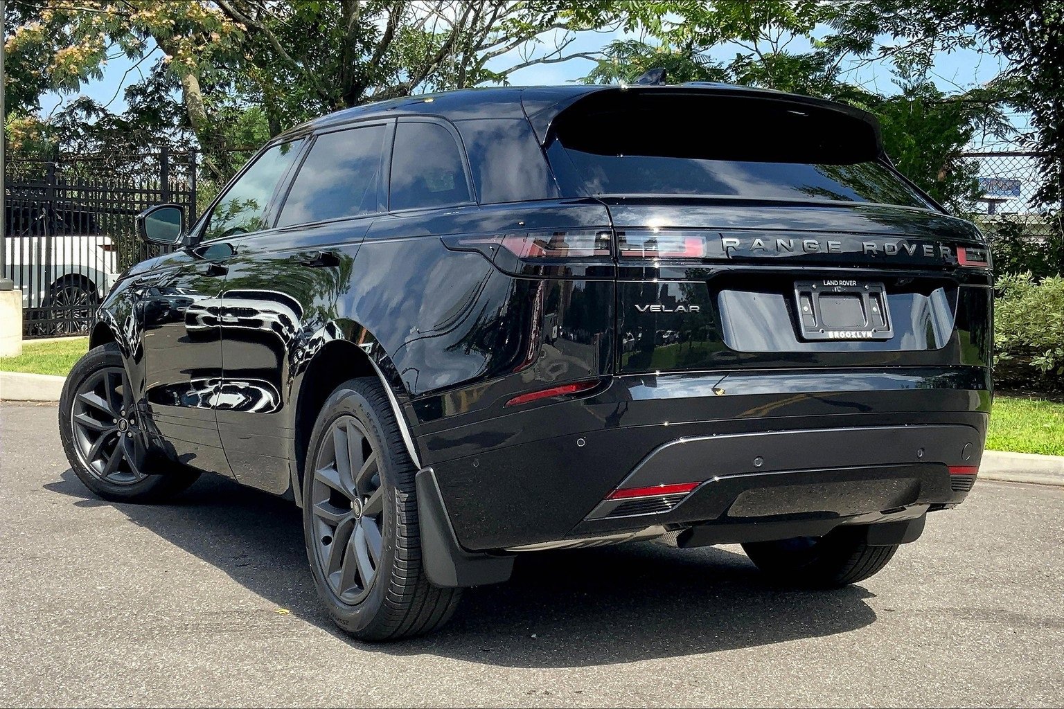 New 2026 Land Rover Range Rover Velar Dynamic SE image 12