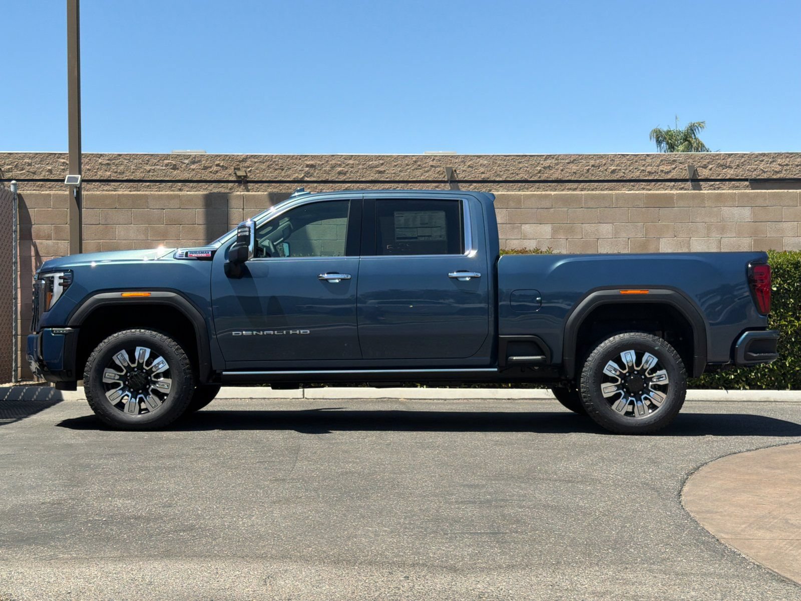New 2026 GMC Sierra 3500 Denali w/ Denali Reserve Package AWD/4WD image 7
