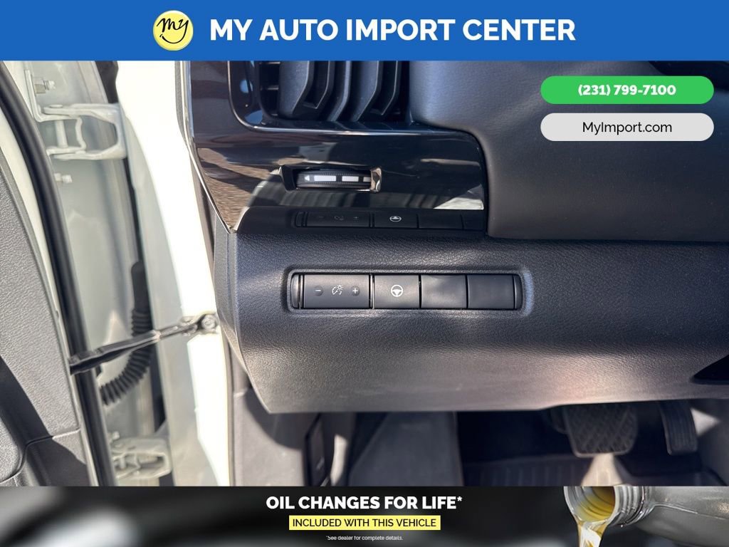 Used 2024 Nissan Pathfinder SV image 14