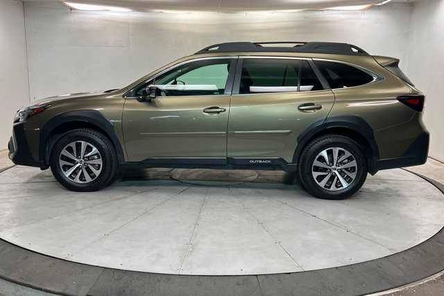 Used 2025 Subaru Outback Premium AWD/4WD image 2