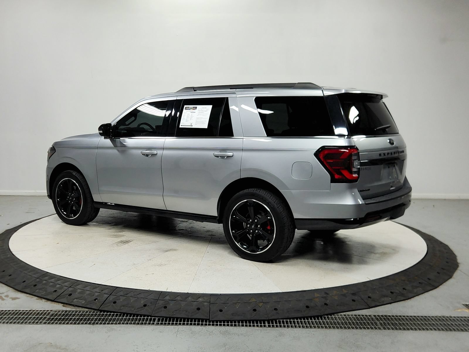 Used 2024 Ford Expedition Limited RWD image 6